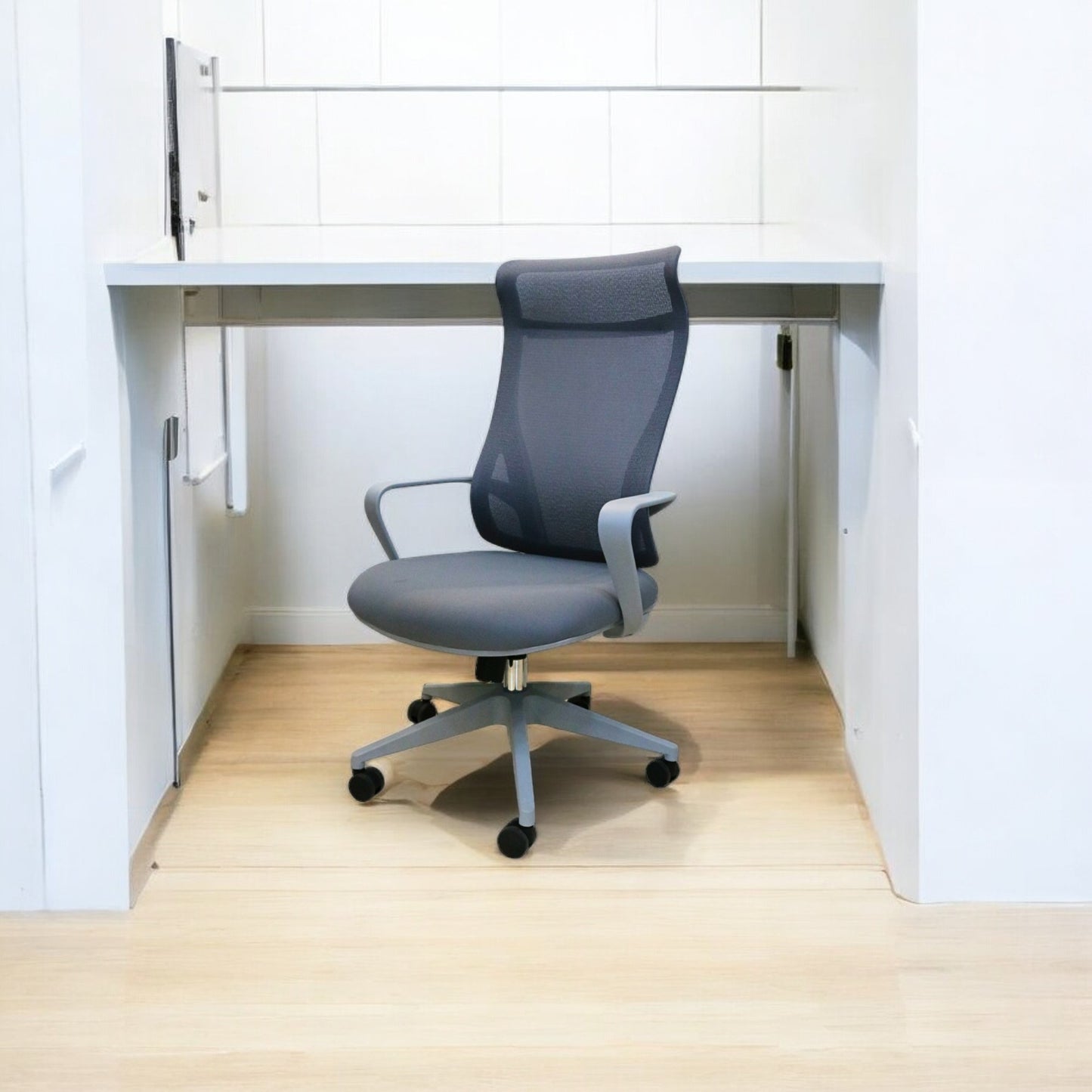 S Flamingo Mesh Chair (High-Back)