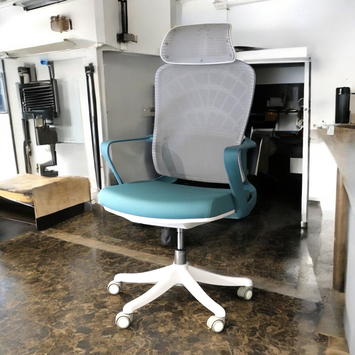 Spider Deca Mesh Chair (High-Back)