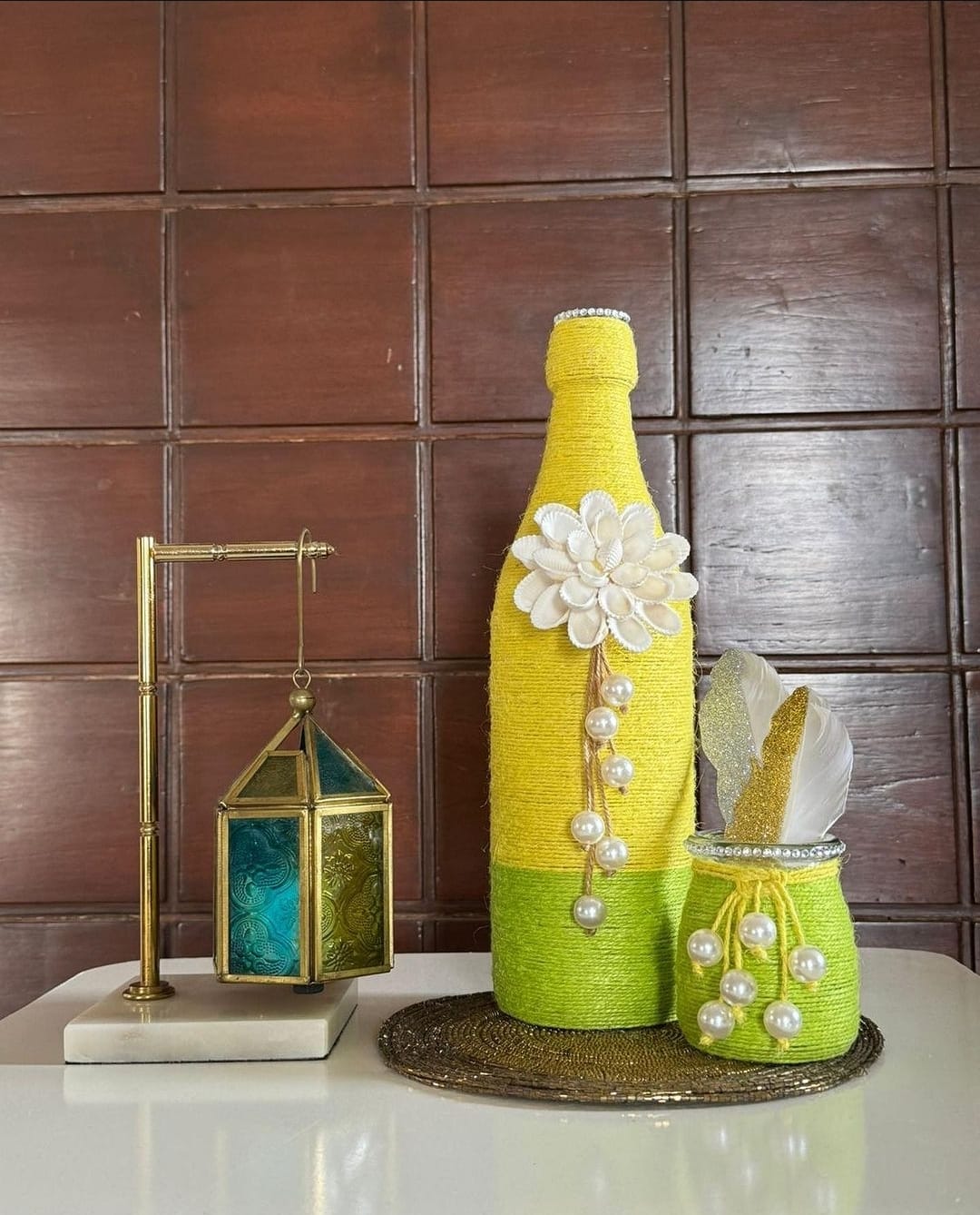 Shell Flower with Pearls Decorative bottle and Jar with 2 feathers - set if 2